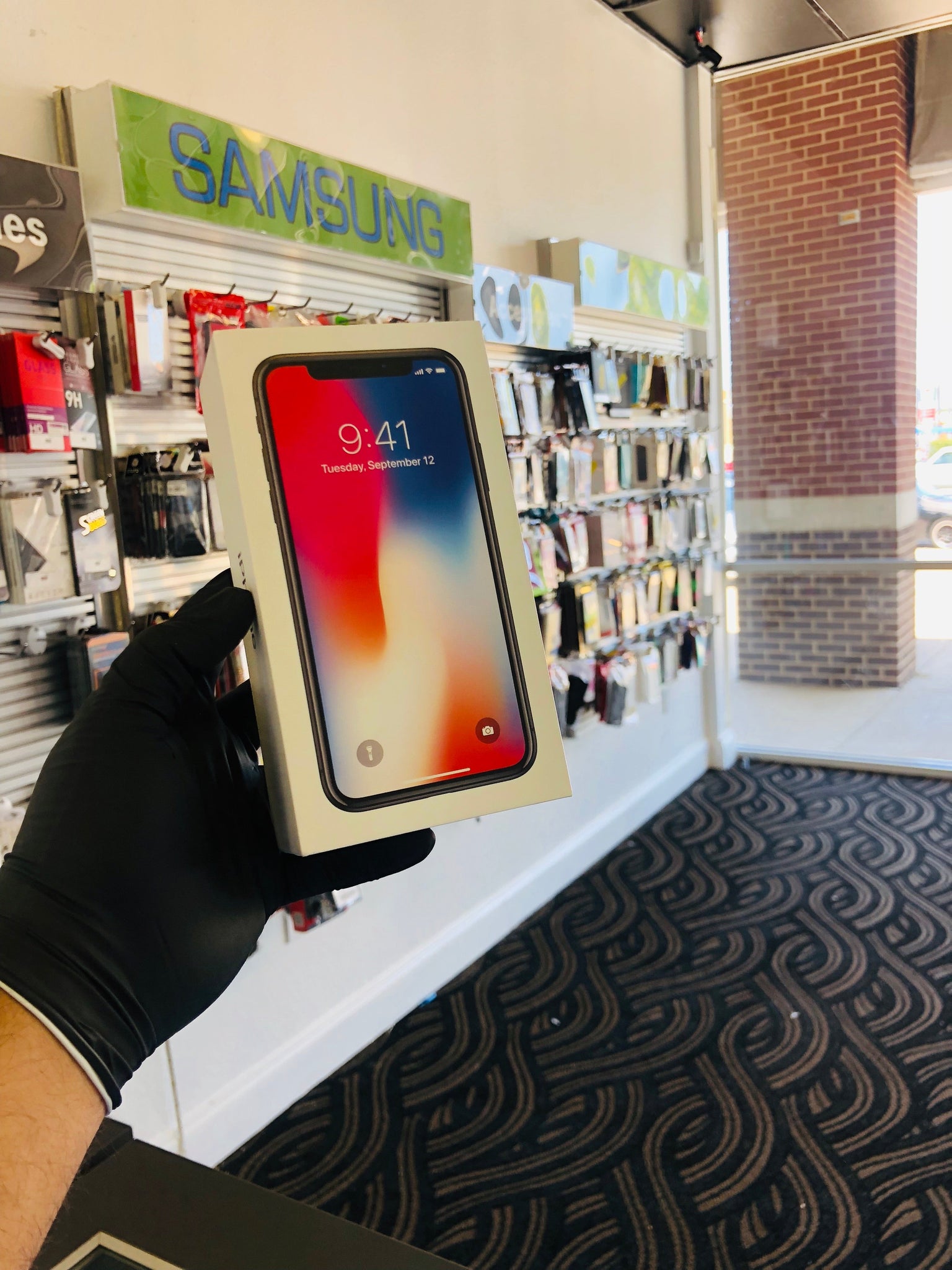 iPhone X Factory Unlocked 64gb - SaveOnCellz